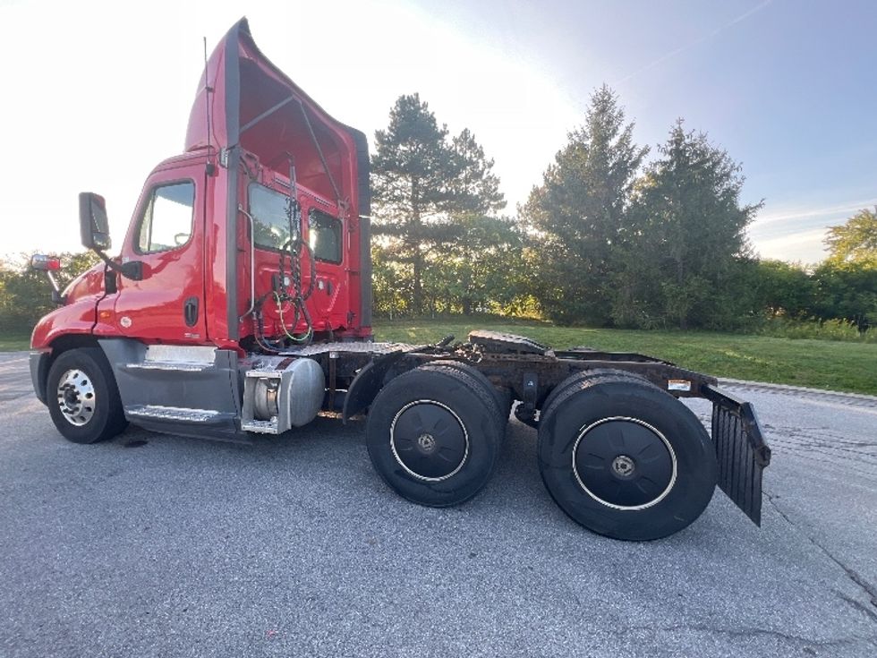 Day Cab Tractor-Heavy Duty Tractors-Freightliner-2018-Cascadia 12564ST-Rochester-NY-546,980\n\t\tmiles-$ 35,500 - Image 5