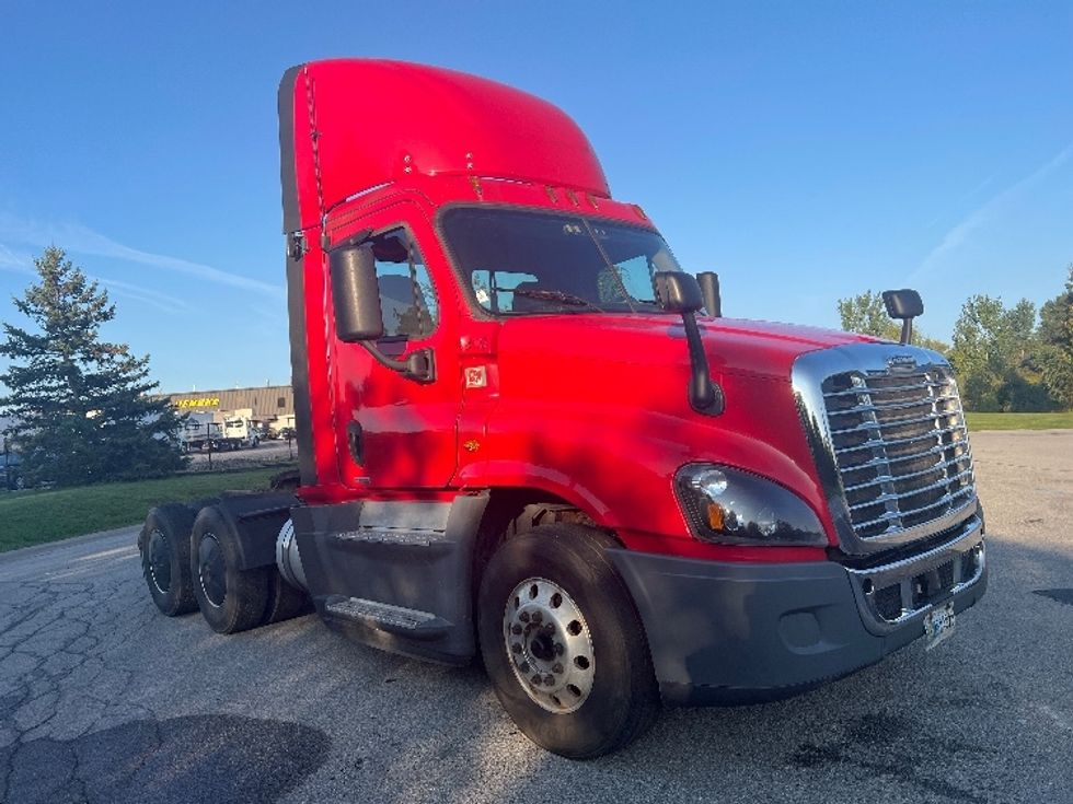 Day Cab Tractor-Heavy Duty Tractors-Freightliner-2018-Cascadia 12564ST-Rochester-NY-546,991\n\t\tmiles-$ 14,000 - Image 1