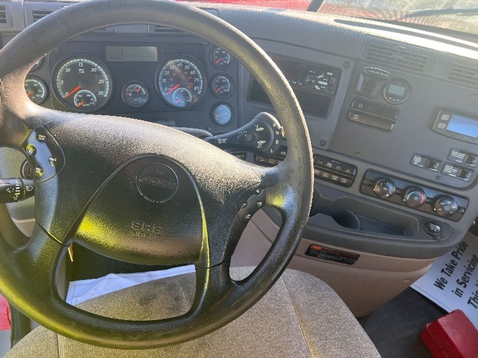Day Cab Tractor-Heavy Duty Tractors-Freightliner-2018-Cascadia 12564ST-Rochester-NY-546,991\n\t\tmiles-$ 14,000 - Image 11