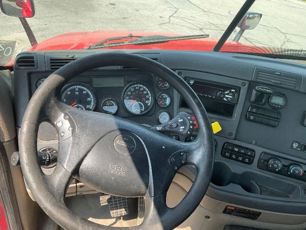 Day Cab Tractor-Heavy Duty Tractors-Freightliner-2018-Cascadia 12564ST-Rochester-NY-548,866\n\t\tmiles-$ 35,750 - Image 10
