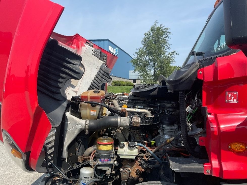 Day Cab Tractor-Heavy Duty Tractors-Freightliner-2018-Cascadia 12564ST-Rochester-NY-548,866\n\t\tmiles-$ 35,750 - Image 15