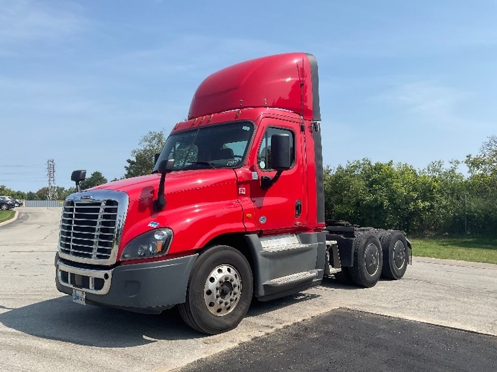 2018 Freightliner Cascadia 125" Sleeper Cab photo 3