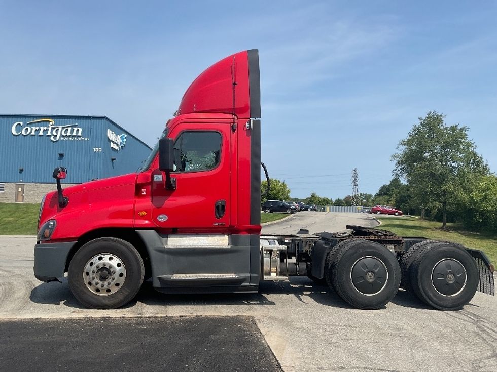 2018 Freightliner Cascadia 125" Sleeper Cab photo 4