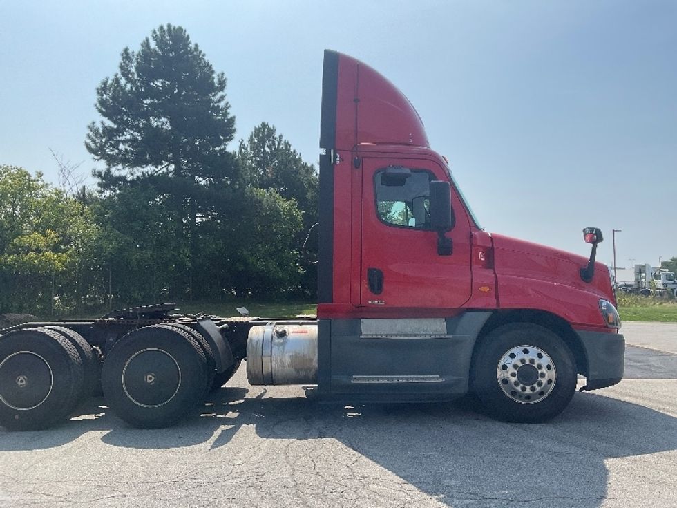 Day Cab Tractor-Heavy Duty Tractors-Freightliner-2018-Cascadia 12564ST-Rochester-NY-548,866\n\t\tmiles-$ 35,750 - Image 8