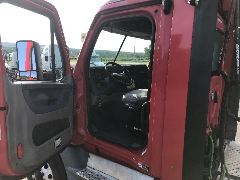 Day Cab Tractor-Heavy Duty Tractors-Freightliner-2018-Cascadia 12564ST-Rochester-NY-561,429\n\t\tmiles-$ 34,750 - Image 10