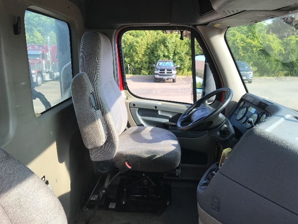 Day Cab Tractor-Heavy Duty Tractors-Freightliner-2018-Cascadia 12564ST-Rochester-NY-561,429\n\t\tmiles-$ 34,750 - Image 14