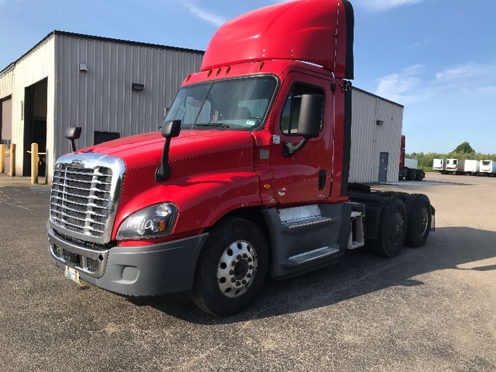 Day Cab Tractor-Heavy Duty Tractors-Freightliner-2018-Cascadia 12564ST-Rochester-NY-561,429\n\t\tmiles-$ 34,750 - Image 3