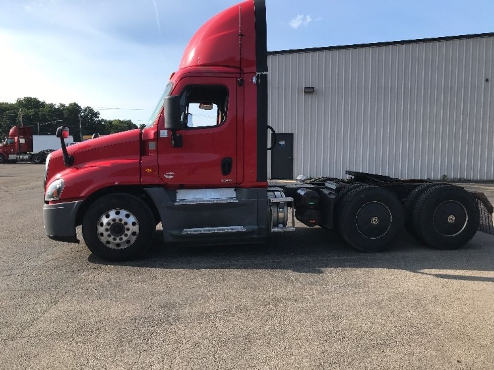Day Cab Tractor-Heavy Duty Tractors-Freightliner-2018-Cascadia 12564ST-Rochester-NY-561,429\n\t\tmiles-$ 34,750 - Image 4