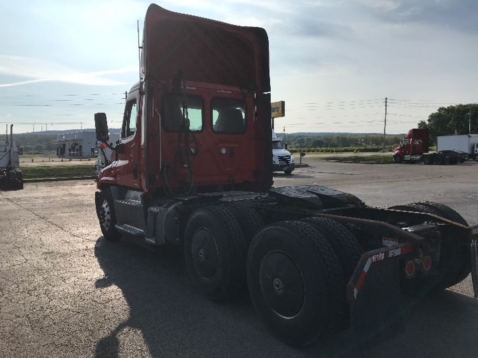 Day Cab Tractor-Heavy Duty Tractors-Freightliner-2018-Cascadia 12564ST-Rochester-NY-561,429\n\t\tmiles-$ 34,750 - Image 5