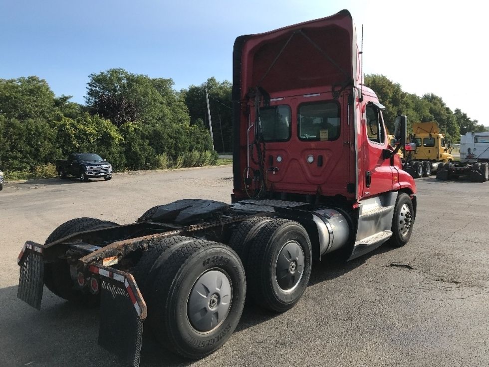 Day Cab Tractor-Heavy Duty Tractors-Freightliner-2018-Cascadia 12564ST-Rochester-NY-561,429\n\t\tmiles-$ 34,750 - Image 7