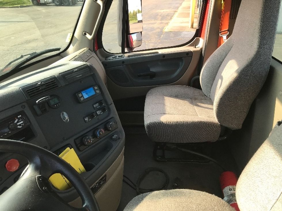 Day Cab Tractor-Heavy Duty Tractors-Freightliner-2018-Cascadia 12564ST-Rochester-NY-561,429\n\t\tmiles-$ 34,750 - Image 9