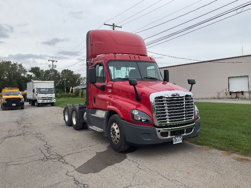 Day Cab Tractor-Heavy Duty Tractors-Freightliner-2018-Cascadia 12564ST-Rochester-NY-633,541\n\t\tmiles-$ 26,500 - Image 1