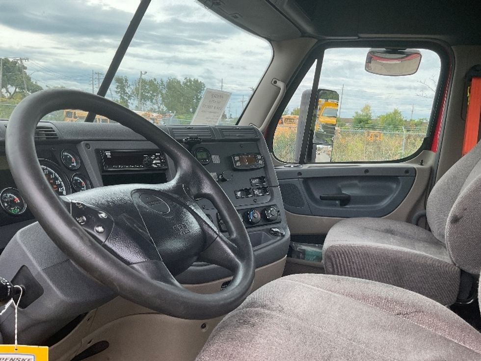 Day Cab Tractor-Heavy Duty Tractors-Freightliner-2018-Cascadia 12564ST-Rochester-NY-633,541\n\t\tmiles-$ 26,500 - Image 10
