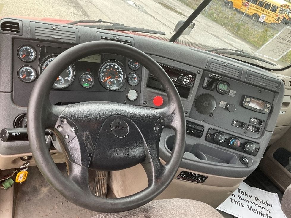 Day Cab Tractor-Heavy Duty Tractors-Freightliner-2018-Cascadia 12564ST-Rochester-NY-633,541\n\t\tmiles-$ 26,500 - Image 11