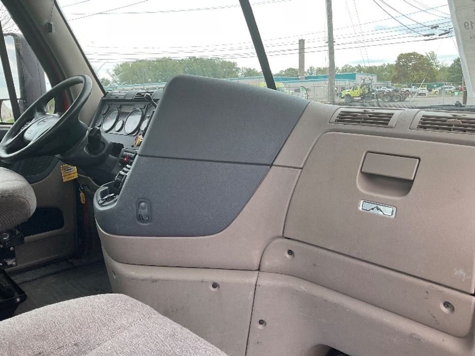 Day Cab Tractor-Heavy Duty Tractors-Freightliner-2018-Cascadia 12564ST-Rochester-NY-633,541\n\t\tmiles-$ 26,500 - Image 13
