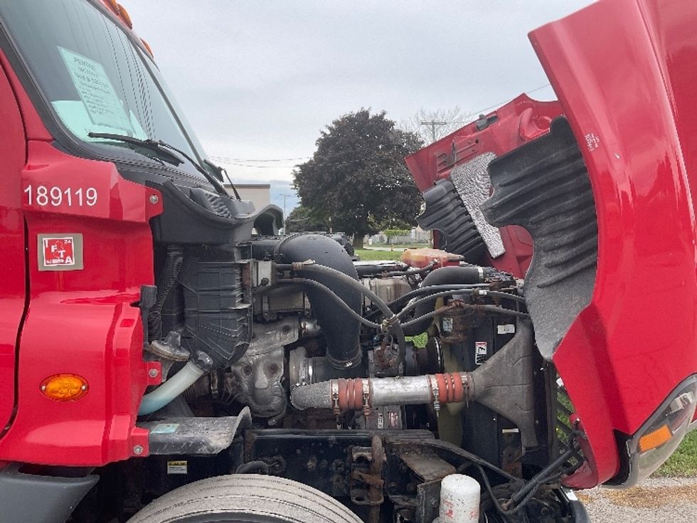 Day Cab Tractor-Heavy Duty Tractors-Freightliner-2018-Cascadia 12564ST-Rochester-NY-633,541\n\t\tmiles-$ 26,500 - Image 15