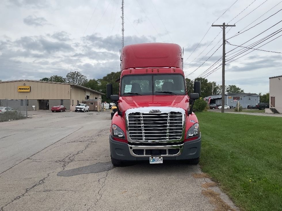 Day Cab Tractor-Heavy Duty Tractors-Freightliner-2018-Cascadia 12564ST-Rochester-NY-633,541\n\t\tmiles-$ 26,500 - Image 2