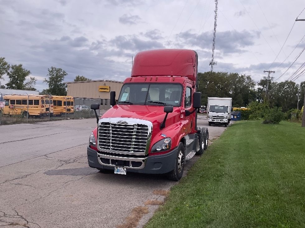 Day Cab Tractor-Heavy Duty Tractors-Freightliner-2018-Cascadia 12564ST-Rochester-NY-633,541\n\t\tmiles-$ 26,500 - Image 3
