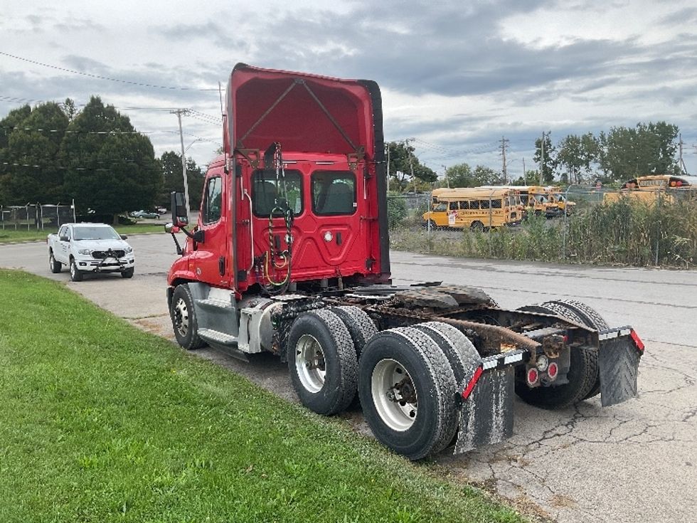 Day Cab Tractor-Heavy Duty Tractors-Freightliner-2018-Cascadia 12564ST-Rochester-NY-633,541\n\t\tmiles-$ 26,500 - Image 5