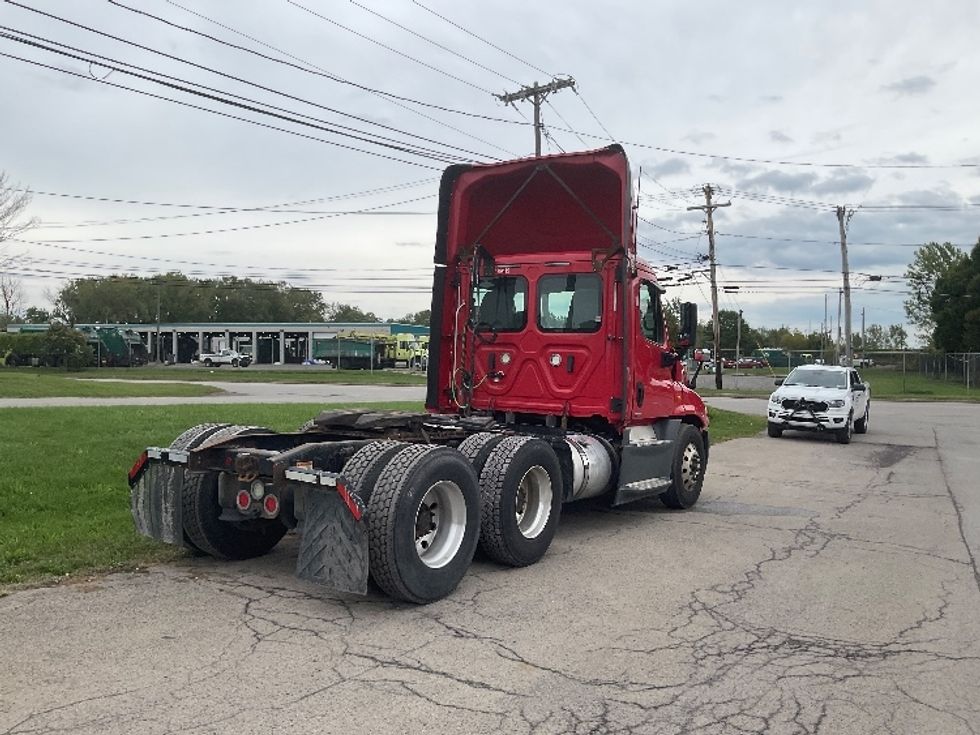 Day Cab Tractor-Heavy Duty Tractors-Freightliner-2018-Cascadia 12564ST-Rochester-NY-633,541\n\t\tmiles-$ 26,500 - Image 7