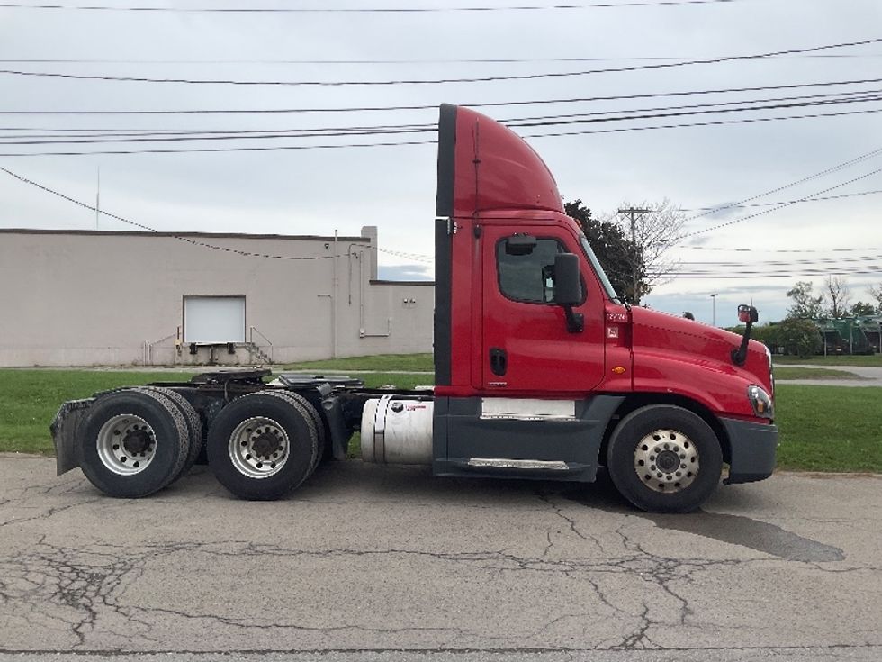 Day Cab Tractor-Heavy Duty Tractors-Freightliner-2018-Cascadia 12564ST-Rochester-NY-633,541\n\t\tmiles-$ 26,500 - Image 8