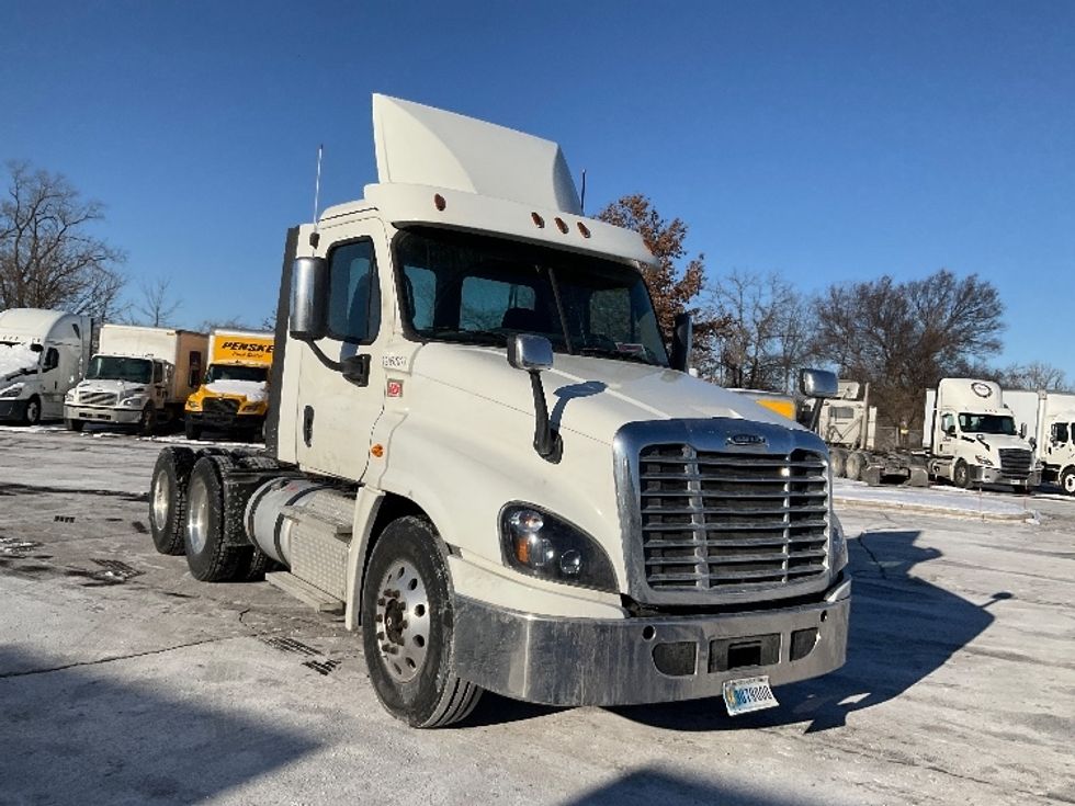 Day Cab Tractor-Heavy Duty Tractors-Freightliner-2018-Cascadia 12564ST-Romulus-MI-218,596\n\t\tmiles-$ 40,500 - Image 1