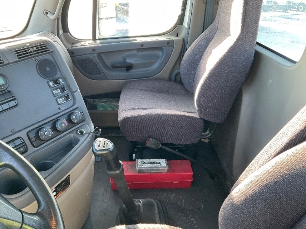 Day Cab Tractor-Heavy Duty Tractors-Freightliner-2018-Cascadia 12564ST-Romulus-MI-218,596\n\t\tmiles-$ 40,500 - Image 17