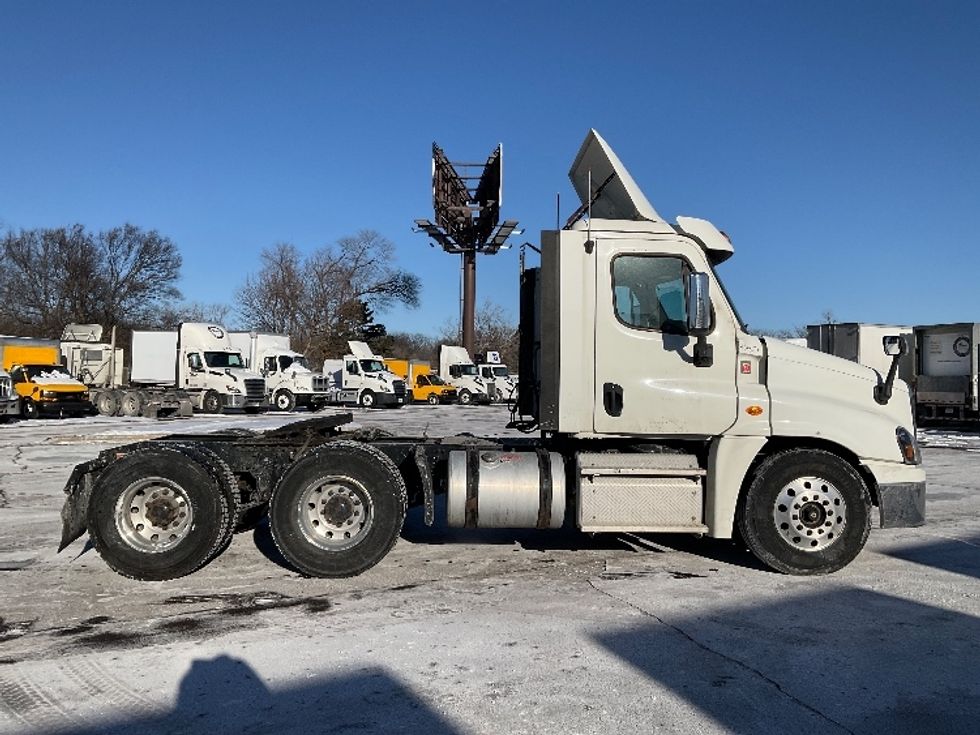 Day Cab Tractor-Heavy Duty Tractors-Freightliner-2018-Cascadia 12564ST-Romulus-MI-218,596\n\t\tmiles-$ 40,500 - Image 8