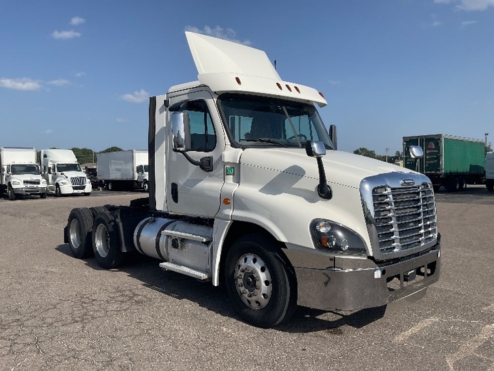Day Cab Tractor-Heavy Duty Tractors-Freightliner-2018-Cascadia 12564ST-Romulus-MI-291,137\n\t\tmiles-$ 40,750 - Image 1