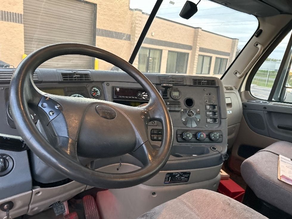 Day Cab Tractor-Heavy Duty Tractors-Freightliner-2018-Cascadia 12564ST-Romulus-MI-291,137\n\t\tmiles-$ 40,750 - Image 11