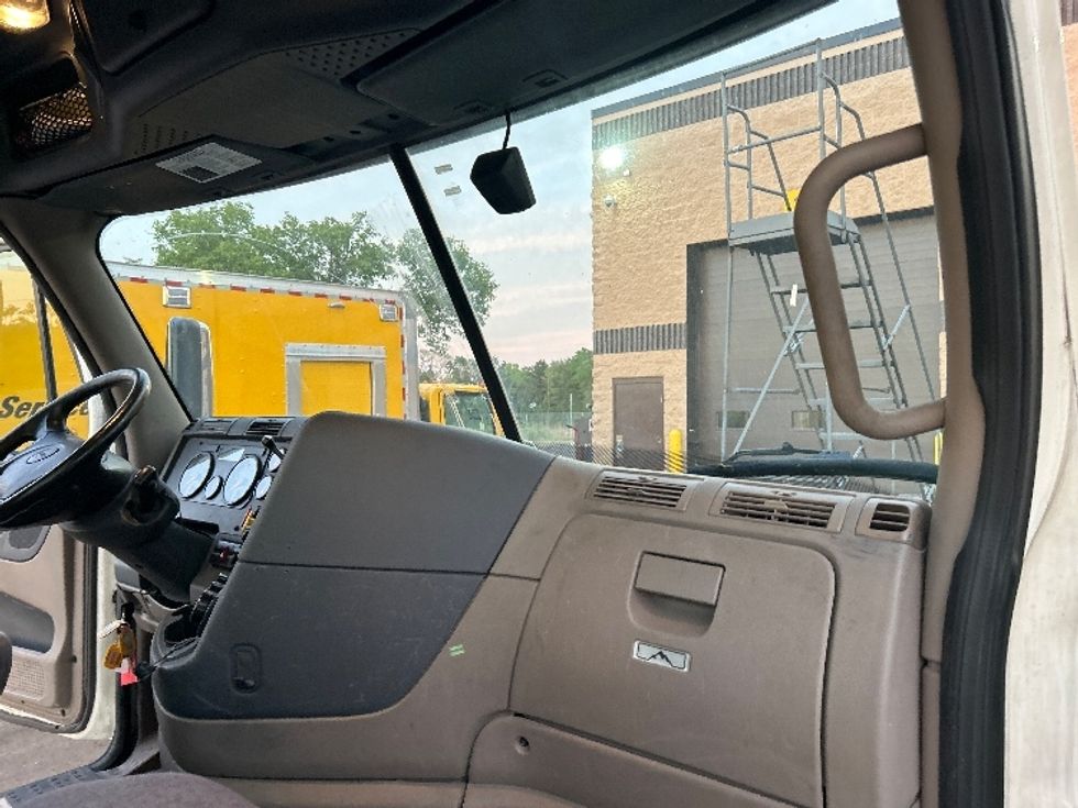 Day Cab Tractor-Heavy Duty Tractors-Freightliner-2018-Cascadia 12564ST-Romulus-MI-291,137\n\t\tmiles-$ 40,750 - Image 13