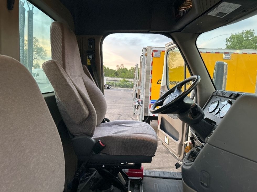 Day Cab Tractor-Heavy Duty Tractors-Freightliner-2018-Cascadia 12564ST-Romulus-MI-291,137\n\t\tmiles-$ 40,750 - Image 14