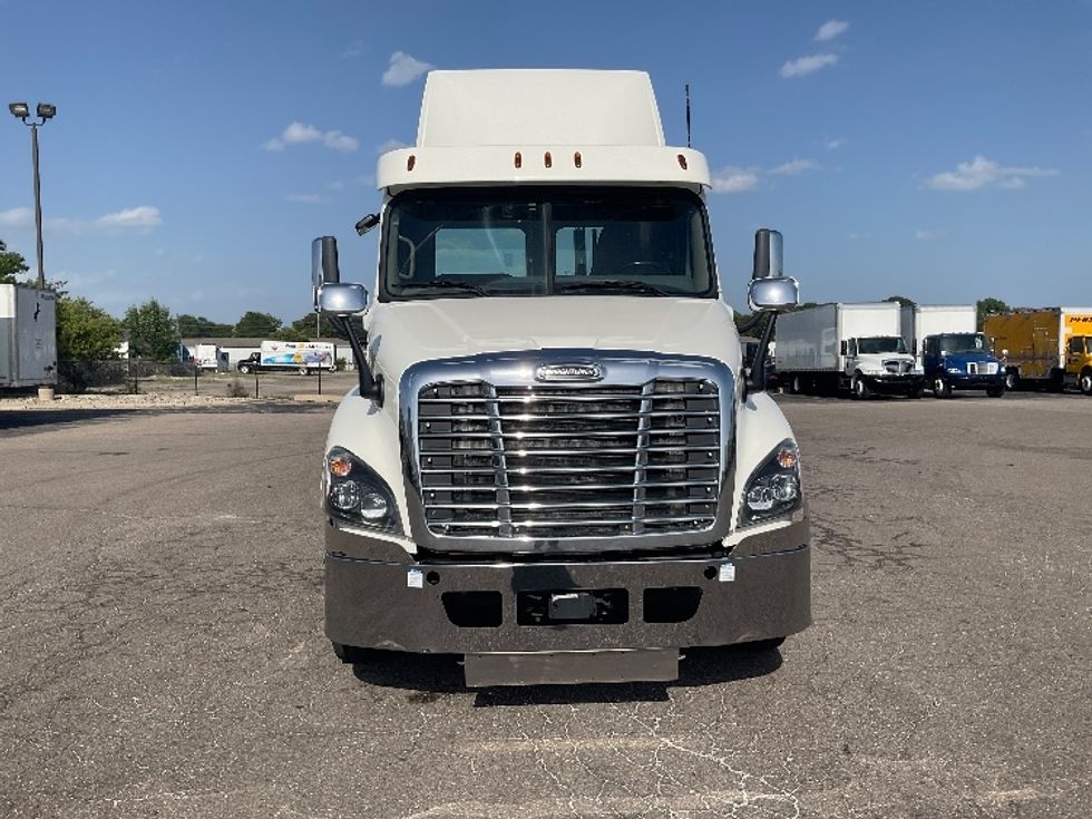 Day Cab Tractor-Heavy Duty Tractors-Freightliner-2018-Cascadia 12564ST-Romulus-MI-291,137\n\t\tmiles-$ 40,750 - Image 2