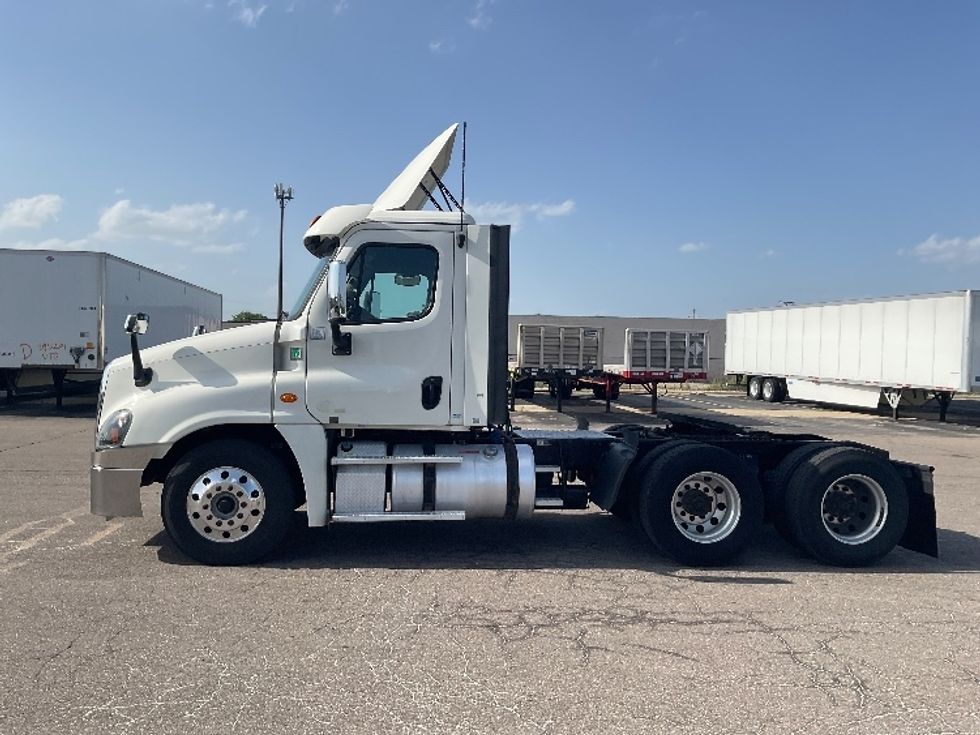 Day Cab Tractor-Heavy Duty Tractors-Freightliner-2018-Cascadia 12564ST-Romulus-MI-291,137\n\t\tmiles-$ 40,750 - Image 4