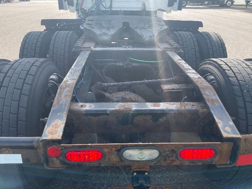 Day Cab Tractor-Heavy Duty Tractors-Freightliner-2018-Cascadia 12564ST-Romulus-MI-291,137\n\t\tmiles-$ 40,750 - Image 6