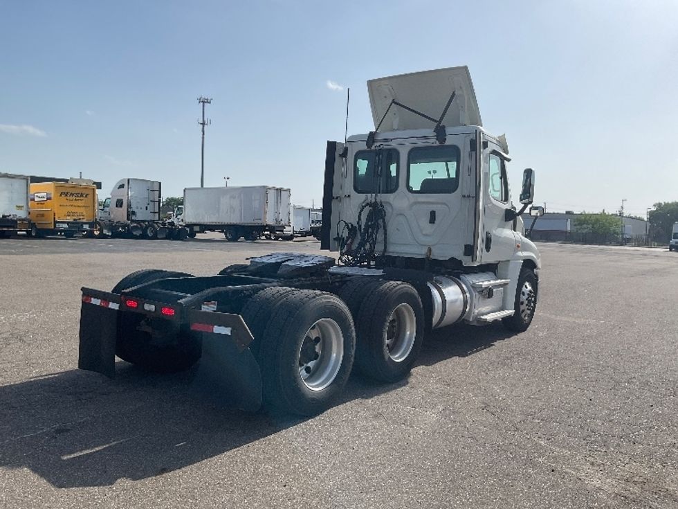 Day Cab Tractor-Heavy Duty Tractors-Freightliner-2018-Cascadia 12564ST-Romulus-MI-291,137\n\t\tmiles-$ 40,750 - Image 7