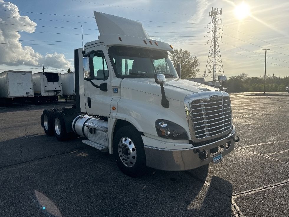 Day Cab Tractor-Heavy Duty Tractors-Freightliner-2018-Cascadia 12564ST-Romulus-MI-348,025\n\t\tmiles-$ 39,500 - Image 1