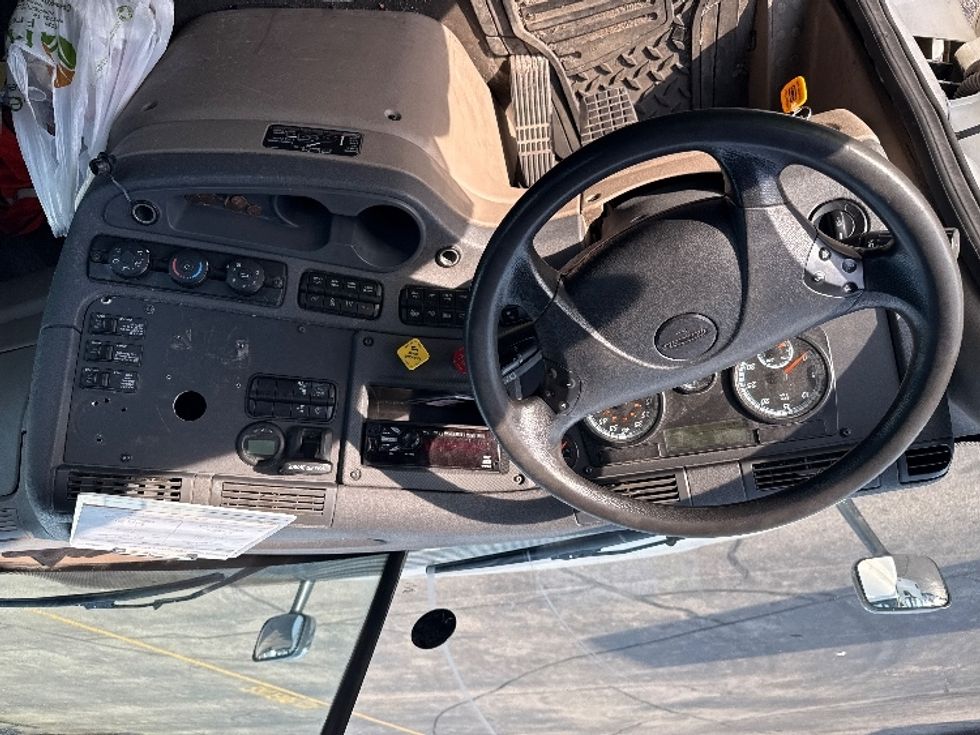 Day Cab Tractor-Heavy Duty Tractors-Freightliner-2018-Cascadia 12564ST-Romulus-MI-348,025\n\t\tmiles-$ 39,500 - Image 11