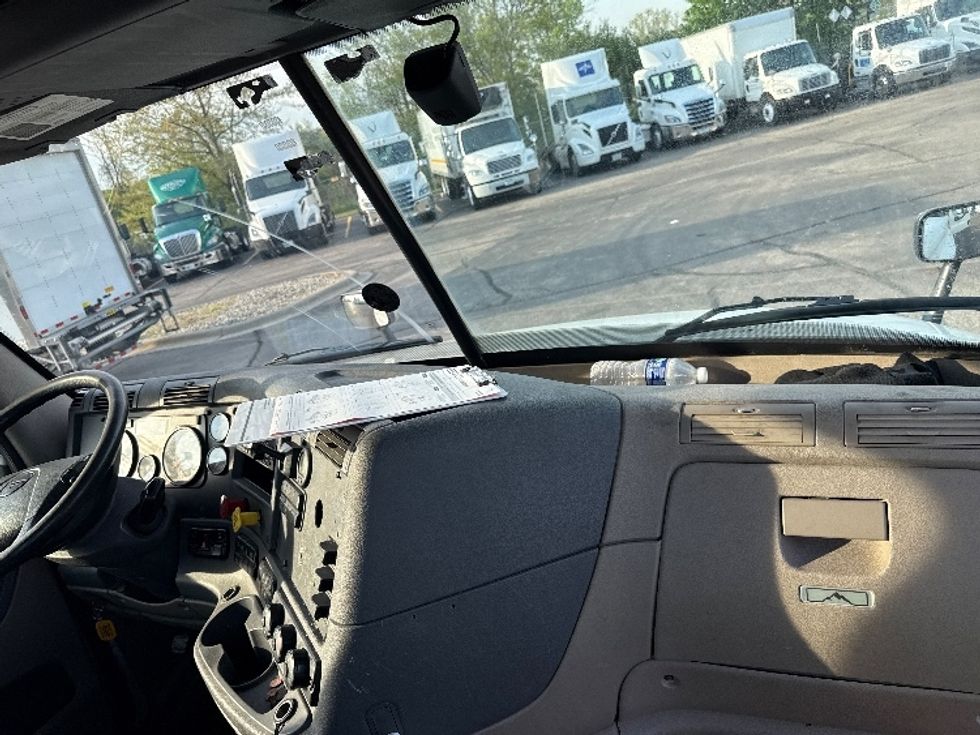 Day Cab Tractor-Heavy Duty Tractors-Freightliner-2018-Cascadia 12564ST-Romulus-MI-348,025\n\t\tmiles-$ 39,500 - Image 13