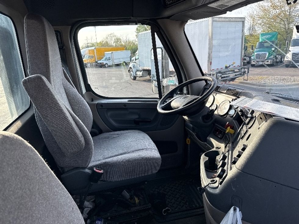 Day Cab Tractor-Heavy Duty Tractors-Freightliner-2018-Cascadia 12564ST-Romulus-MI-348,025\n\t\tmiles-$ 39,500 - Image 14