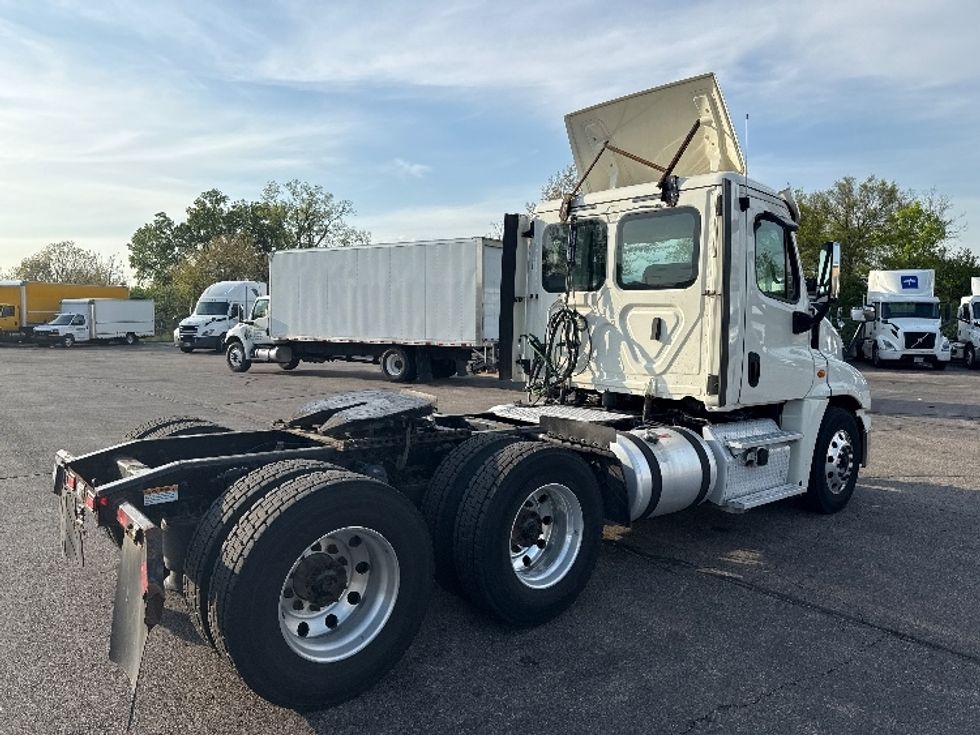 Day Cab Tractor-Heavy Duty Tractors-Freightliner-2018-Cascadia 12564ST-Romulus-MI-348,025\n\t\tmiles-$ 39,500 - Image 7