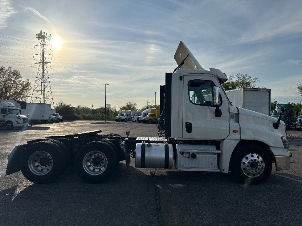 Day Cab Tractor-Heavy Duty Tractors-Freightliner-2018-Cascadia 12564ST-Romulus-MI-348,025\n\t\tmiles-$ 39,500 - Image 8