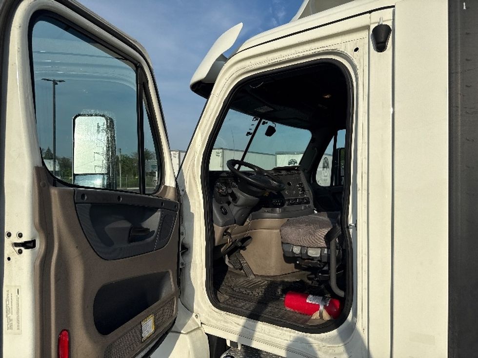 Day Cab Tractor-Heavy Duty Tractors-Freightliner-2018-Cascadia 12564ST-Romulus-MI-348,025\n\t\tmiles-$ 39,500 - Image 9