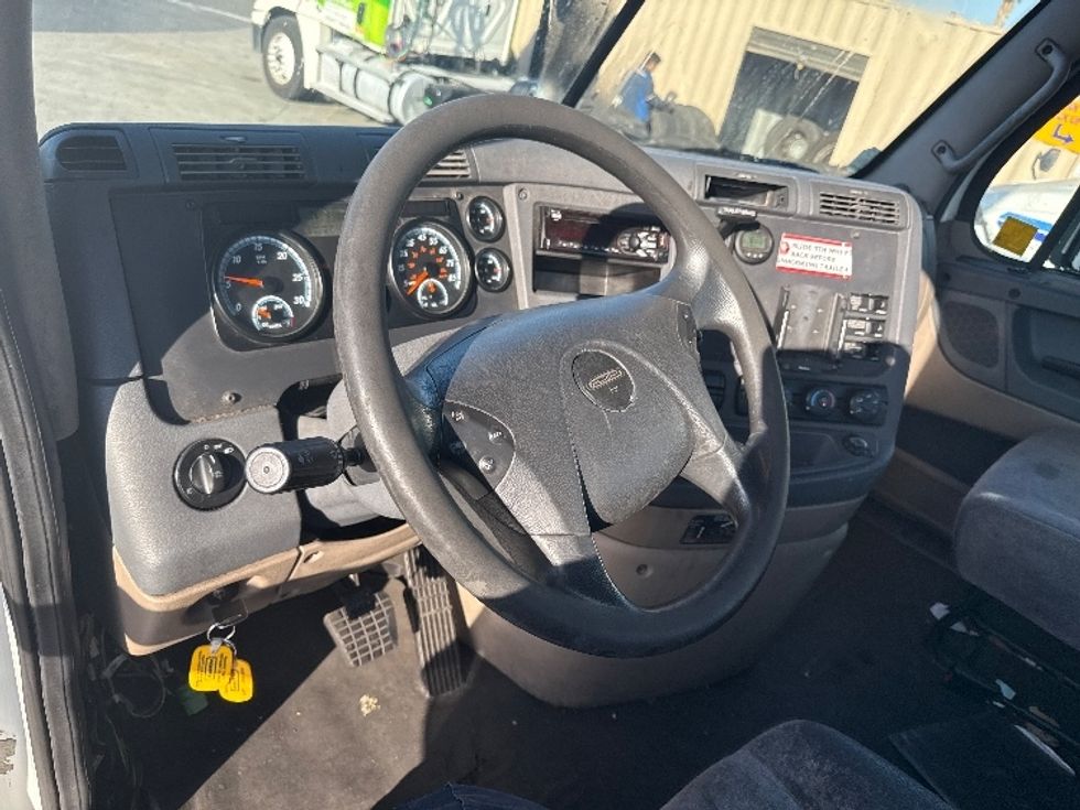 Day Cab Tractor-Heavy Duty Tractors-Freightliner-2018-Cascadia 12564ST-Sacramento-CA-434,200\n\t\tmiles-$ 37,000 - Image 10