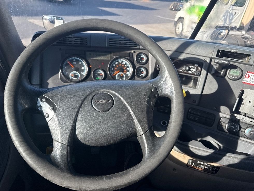 Day Cab Tractor-Heavy Duty Tractors-Freightliner-2018-Cascadia 12564ST-Sacramento-CA-434,200\n\t\tmiles-$ 37,000 - Image 11