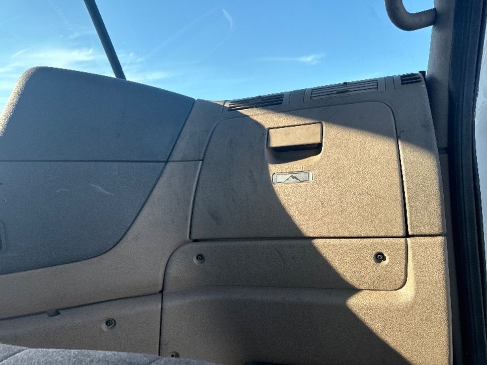 Day Cab Tractor-Heavy Duty Tractors-Freightliner-2018-Cascadia 12564ST-Sacramento-CA-434,200\n\t\tmiles-$ 37,000 - Image 13