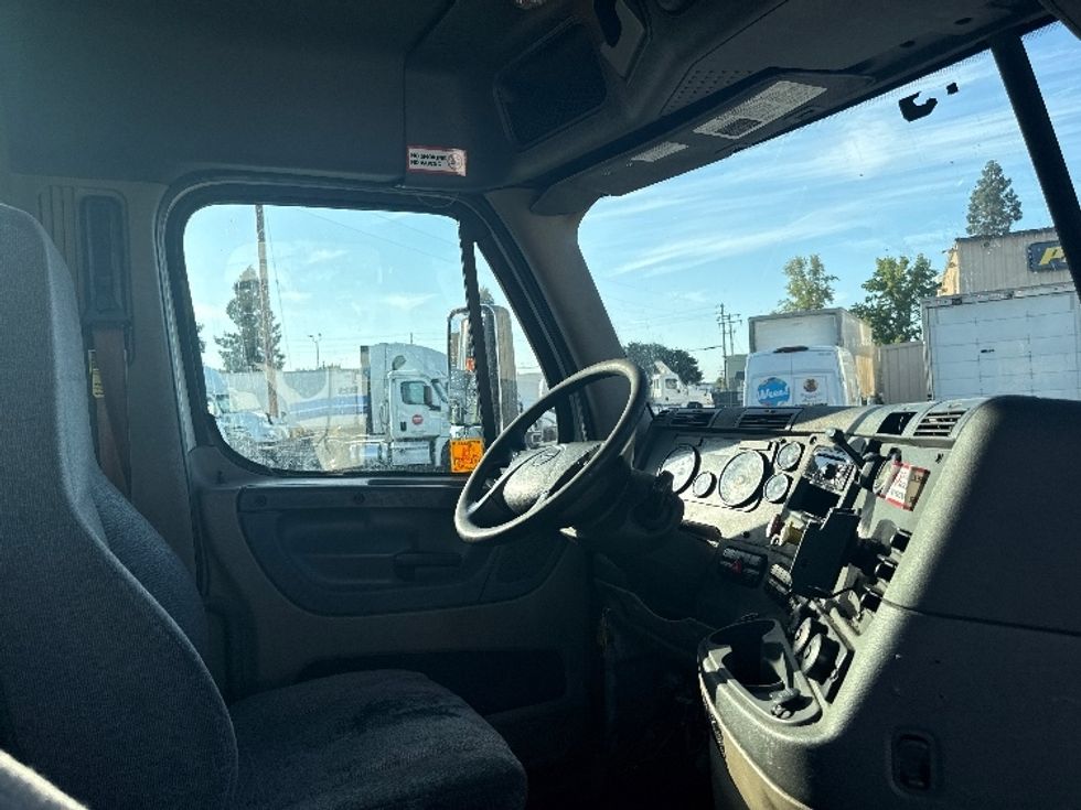 Day Cab Tractor-Heavy Duty Tractors-Freightliner-2018-Cascadia 12564ST-Sacramento-CA-434,200\n\t\tmiles-$ 37,000 - Image 14