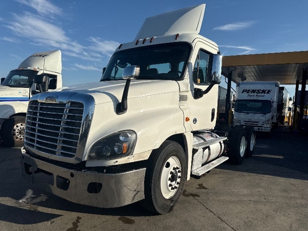 Day Cab Tractor-Heavy Duty Tractors-Freightliner-2018-Cascadia 12564ST-Sacramento-CA-434,200\n\t\tmiles-$ 37,000 - Image 3