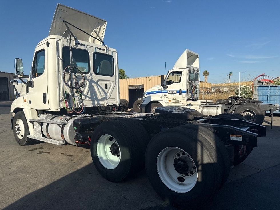 Day Cab Tractor-Heavy Duty Tractors-Freightliner-2018-Cascadia 12564ST-Sacramento-CA-434,200\n\t\tmiles-$ 37,000 - Image 5