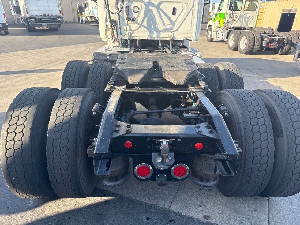 Day Cab Tractor-Heavy Duty Tractors-Freightliner-2018-Cascadia 12564ST-Sacramento-CA-434,200\n\t\tmiles-$ 37,000 - Image 6